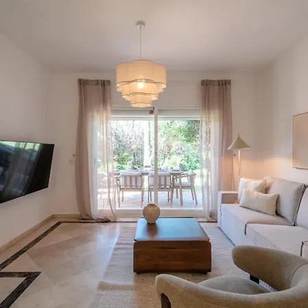 Banus Palm Garden - Stylish & Prime Location Apartment Marbella